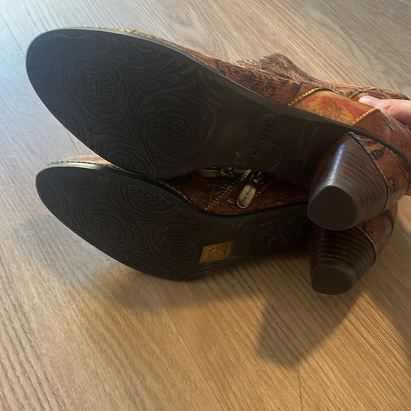 L'Artiste Booties Womens 42 (size 11) brown Floral Hand Painted leather - Picture 3 of 5